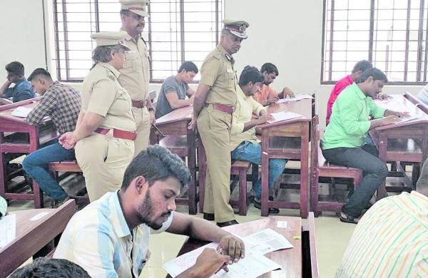 காவலர் தேர்வில் பங்கேற்பவர்களுக்கு - கரோனா ‘நெகட்டிவ்’சான்று அவசியம் : சீருடைப் பணியாளர் தேர்வாணையம் அறிவிப்பு