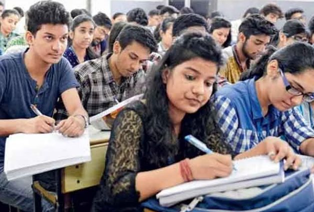 அரசு போட்டித் தேர்வுகளுக்கு இலவச பயிற்சி வகுப்புகள்