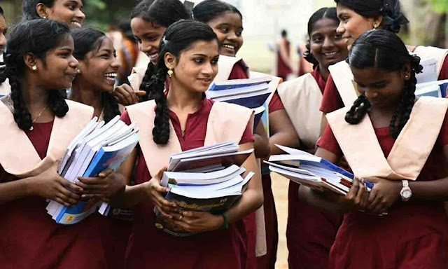 பள்ளி மாணவர்களுக்கு இலவச கணித உபகரண பெட்டி