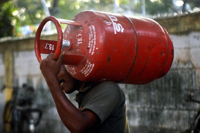 கேஸ் சிலிண்டருக்கு ரூ.300 மானியம் வழங்கும் திட்டம் விரைவில் தொடக்கம் (புதுவை)