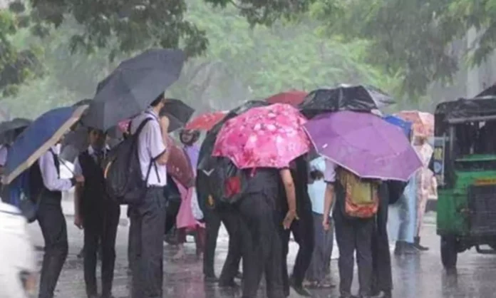 கனமழை காரணமாக ஈரோட்டில் பள்ளிகளுக்கு மட்டும் விடுமுறை